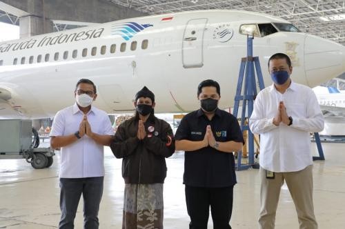 Erick Bertemu Santri Pembuat Miniatur Pesawat Garuda, Gus Humaidi Dimodali Rp50 Juta