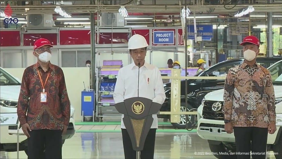 Ucapkan Bismillah, Jokowi Lepas Ekspor Perdana Mobil Fortuner ke Australia. (Foto: Tangkapan Layar Setpres)