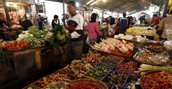Sidak ke Pasar Lembang, Kapolres Cimahi: Kami Akan Tindak Jika Ada Penimbunan (FOTO:MNC Media)