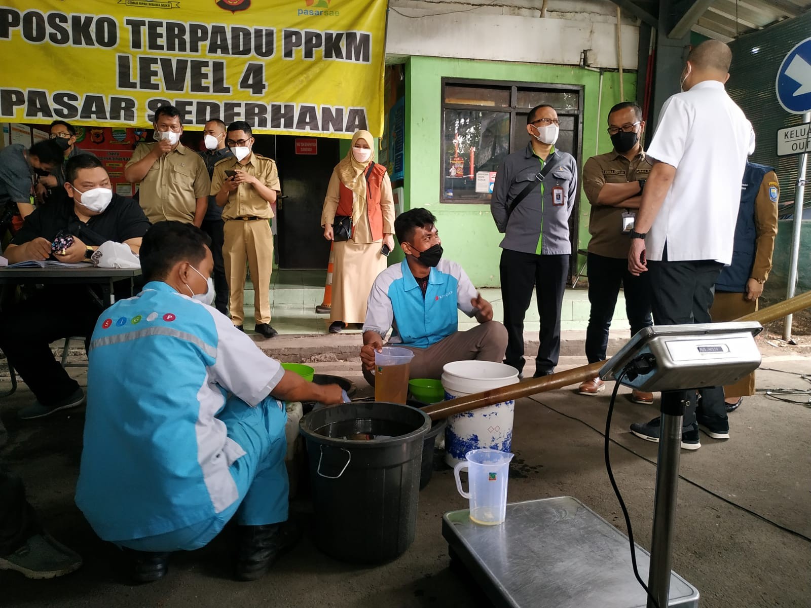 Pemprov Jabar Pasok 23 Ribu Liter Minyak Goreng di Bandung. (Foto: MNC Media)