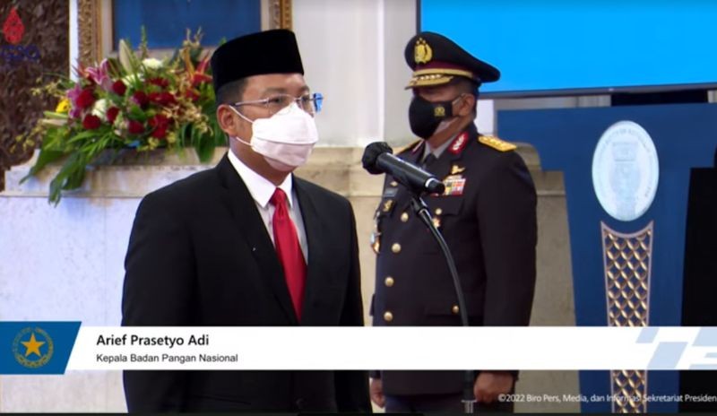 Presiden Joko Widodo resmi melantik Arief Prasetyo Adi sebagai Kepala BPN pada Senin, 21 Februari 2022, di Istana Negara.  (Foto: Carlos)
