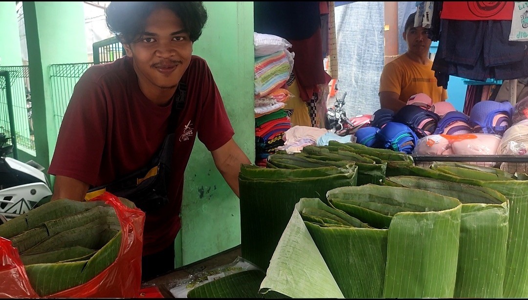 Mogok Jualan Tahu-Tempe, Pedagang Beralih Jualan Daun Pisang (FOTO: MNC Media)