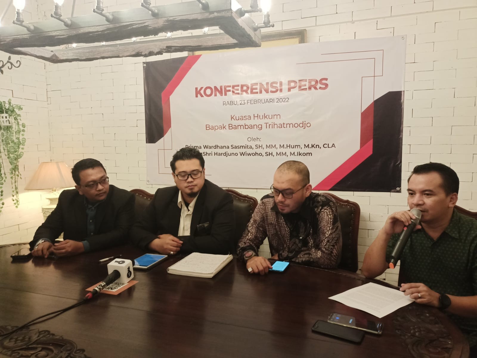 Pengacara Bambang Trihatmodjo. (Foto: Suparjo/MPI)