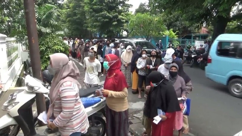Antre Panjang, Minyak Goreng Murah Rp10.500 per Liter Diserbu Warga Rawamangun (Dok.Ist)