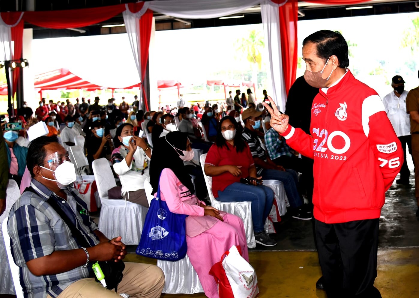 Presiden Joko Widodo melanjutkan kunjungan kerjanya di Provinsi Sulawesi Utara dengan meninjau pelaksanaan program vaksinasi Covid-19. (Foto: MNC Media)