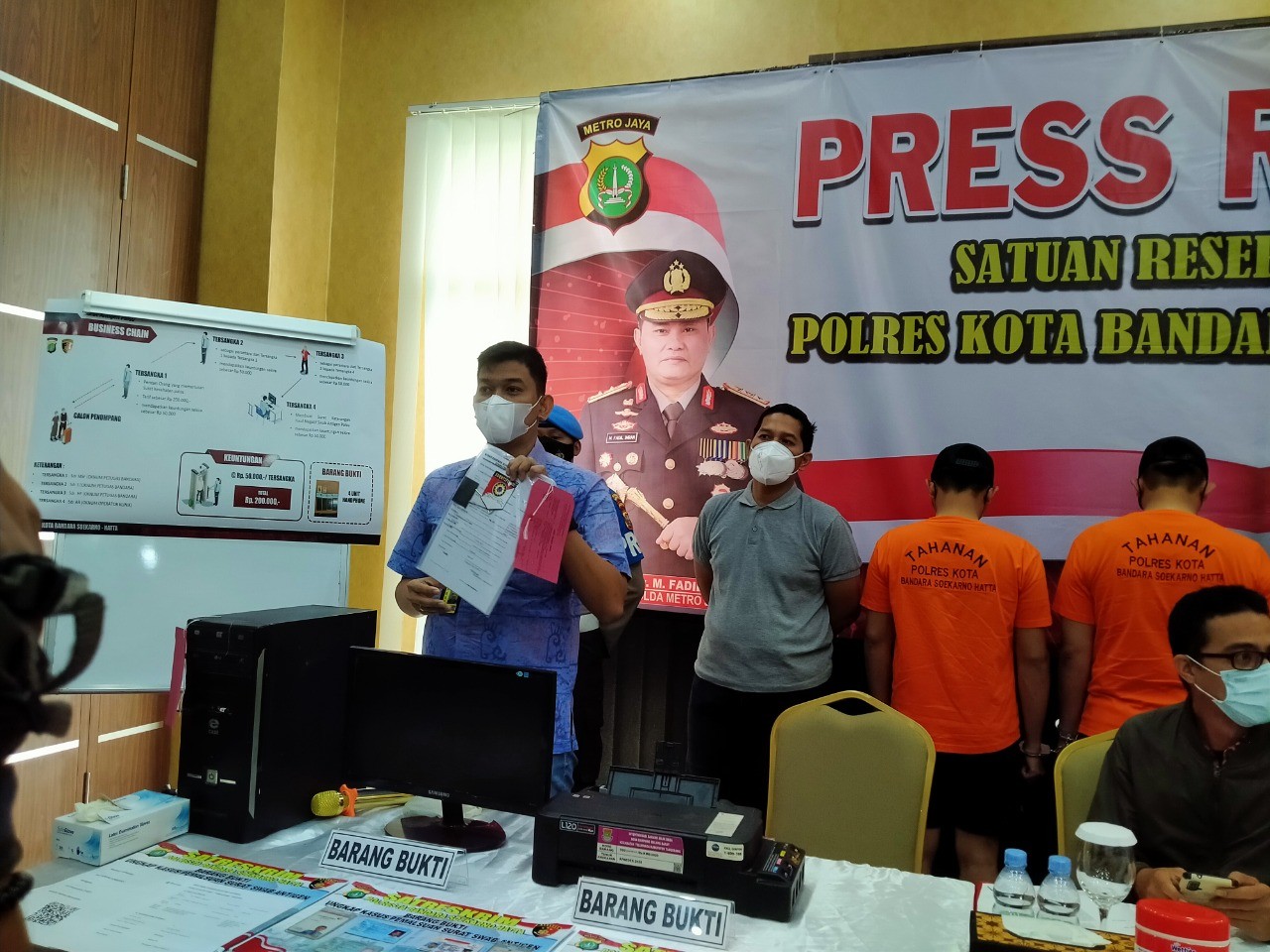 Polisi Bekuk Sindikat Pembuat Surat Antigen Palsu, Oknum Petugas Bandara Terlibat (FOTO: MNC Media)
