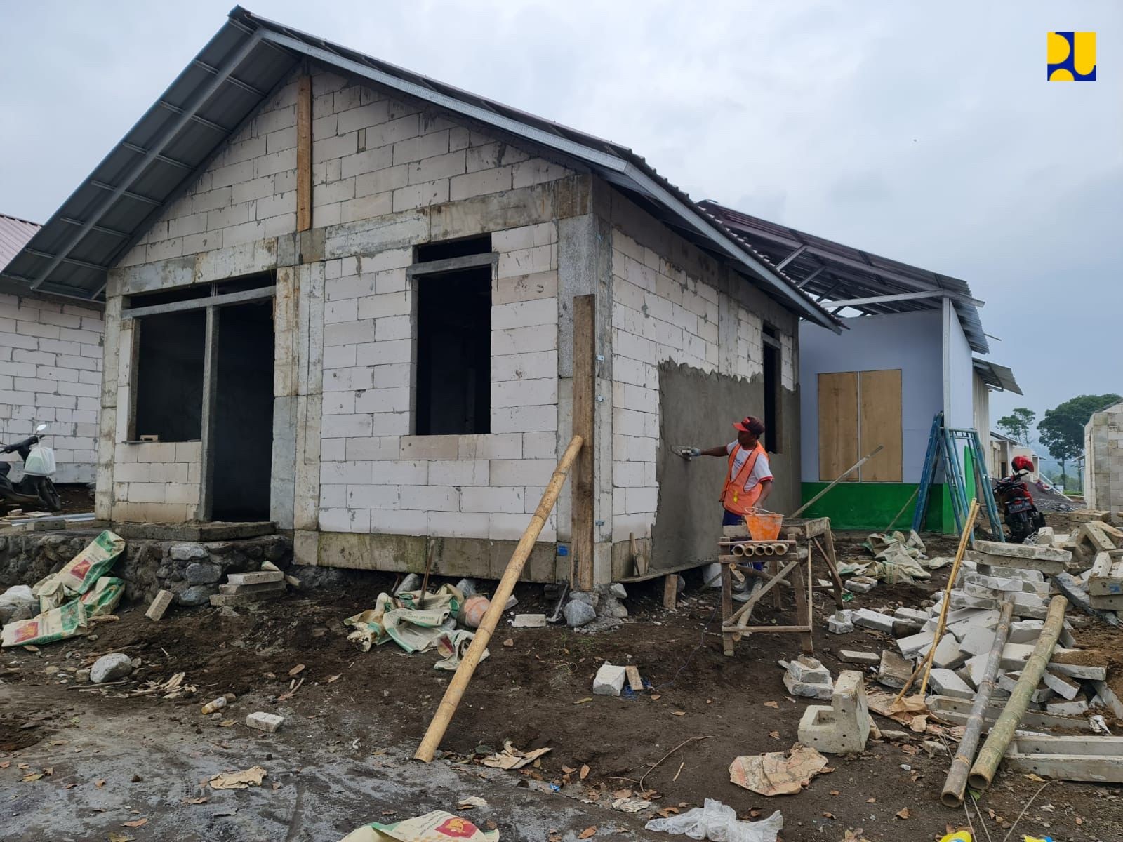 PUPR Target Korban Erupsi Gunung Semeru Dapat Rumah Baru Sebelum Lebaran (FOTO: MNC Media)