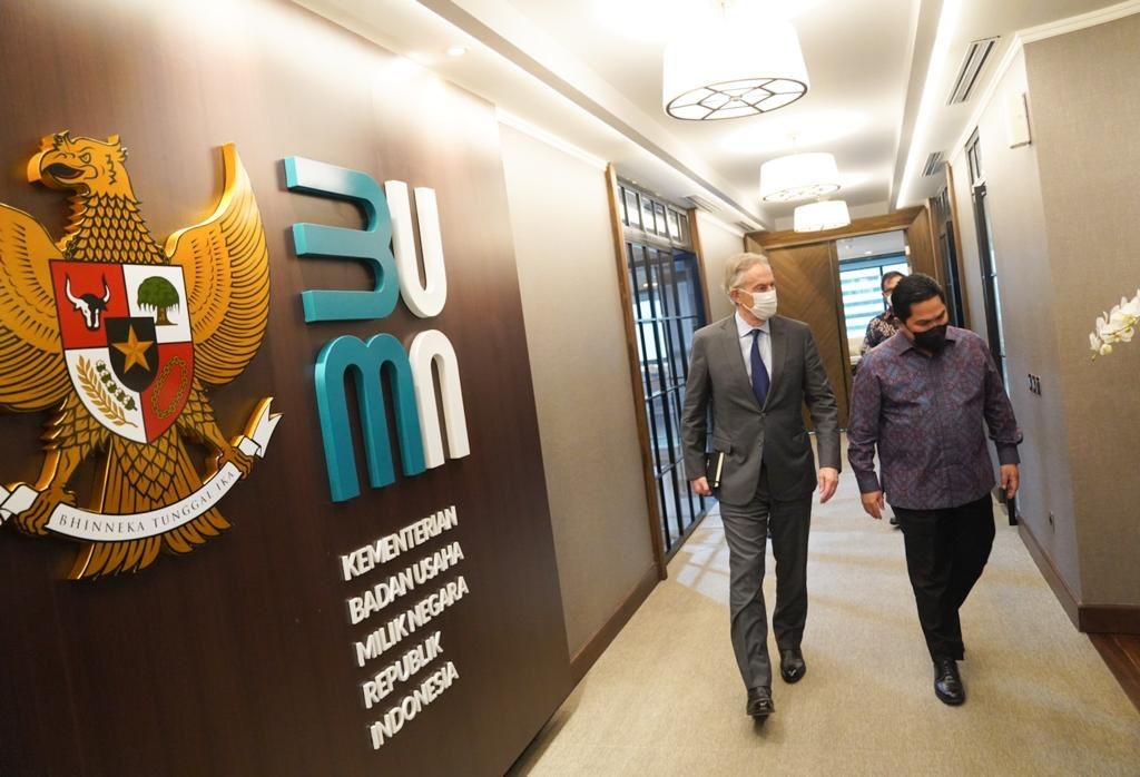 Menteri Badan Usaha Milik Negara (BUMN) Erick Thohir dan mantan Perdana Menteri Inggris Tony Blair baru saja melaksanakan pertemuan khusus.  (Foto: MNC Media)