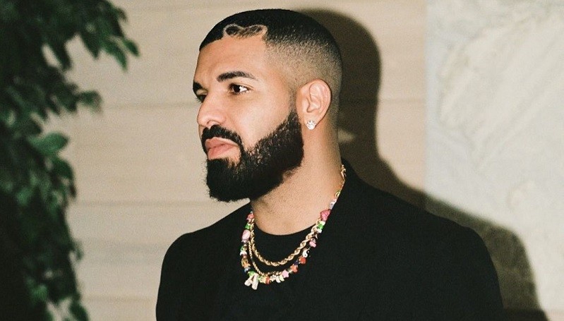 Drake Kasih Tas Hermes Birkin ke Fans saat Manggung, Harganya Rp525 Juta (FOTO:MNC Media)