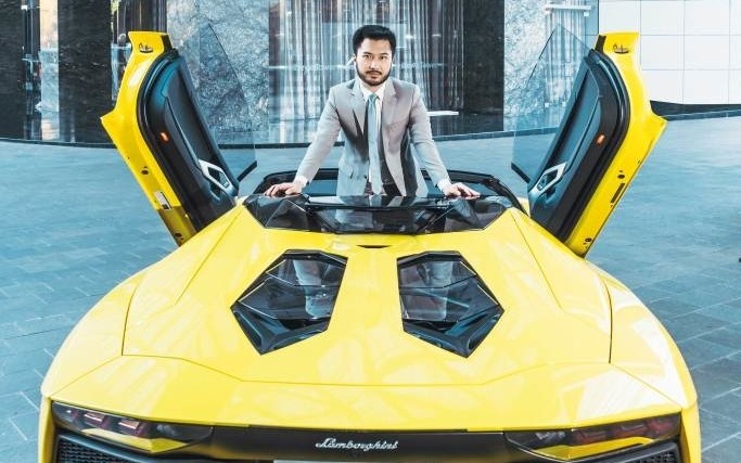 Indra Kenz Beli Mobil Listrik Tesla Rudy Salim Rp1,3 Miliar (FOTO: MNC Media)