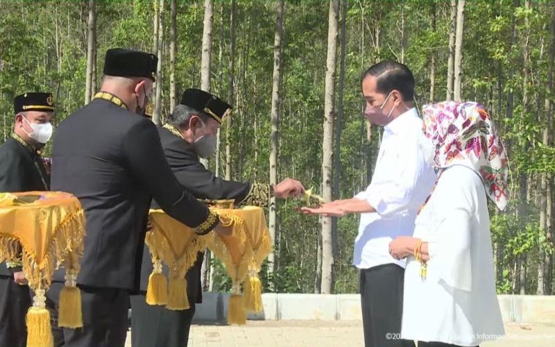 Sampai di Titik Nol IKN, Jokowi Disambut Prosesi Adat Tepung Tawar (Dok.MNC)