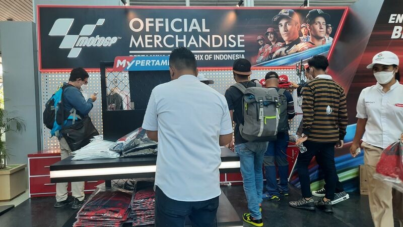 H-1 MotoGP Mandalika 2022, Bandara Lombok Ramai Wisatawan (Dok.MNC)