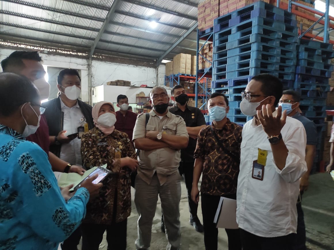 Kemendag Cabut HET, KPPU Langsung Sidak Gudang Minyak Goreng di Medan (FOTO: MNC Media)