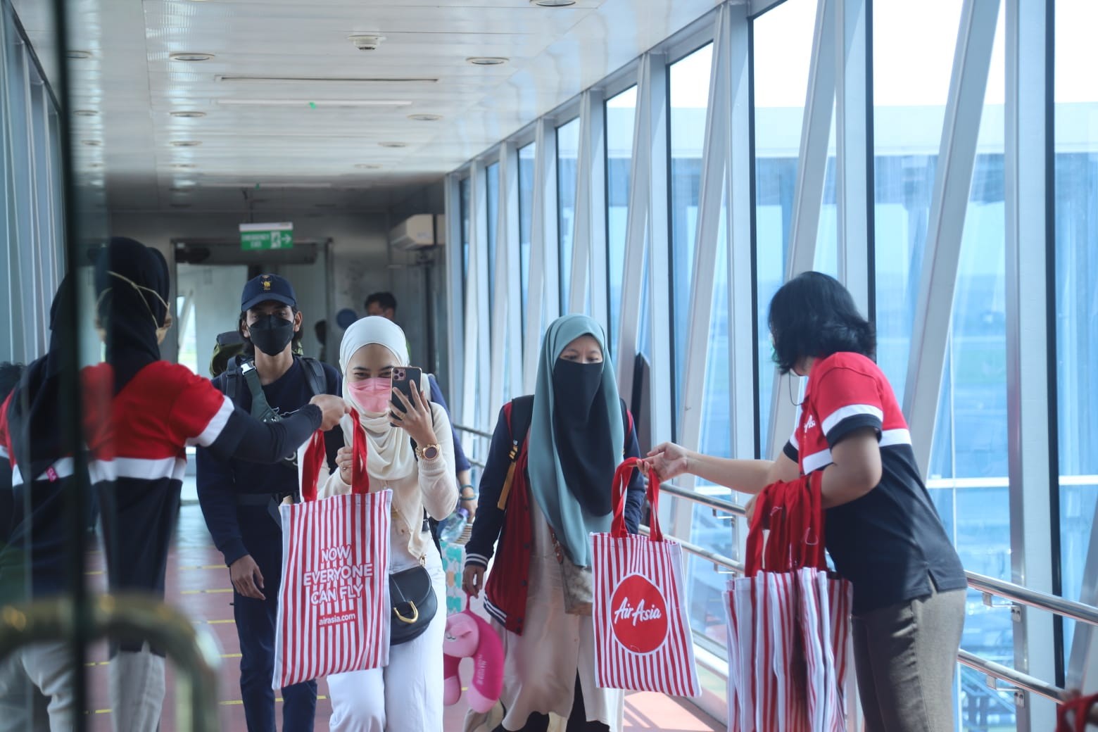 Angkut 106 Penumpang, Air Asia dari Kuala Lumpur Mendarat Perdana di Bali (Dok.MNC)