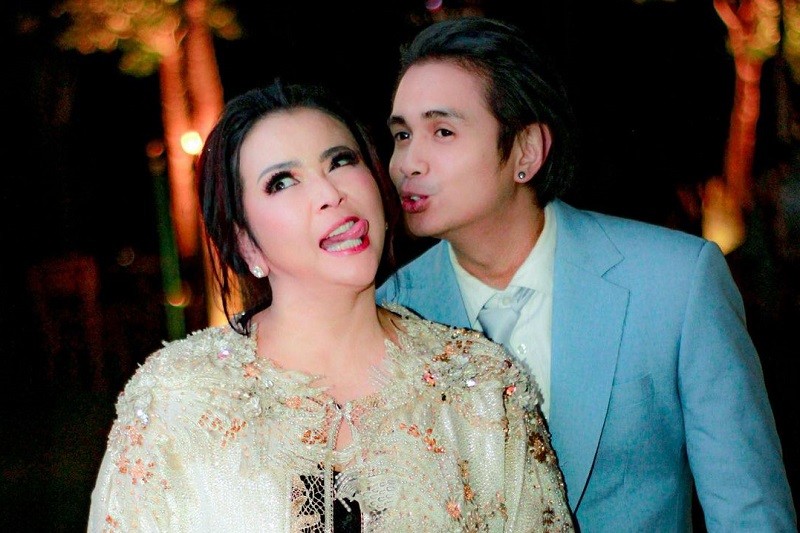 Jennifer Jill atau yang biasa disapa Mami Ipel ini harus merogoh kocek hingga Rp 90 juta per bulannya hanya untuk membayar listrik rumahnya.