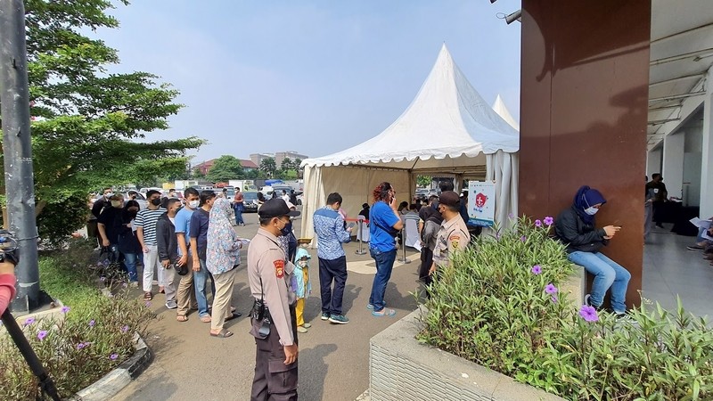 Jadi Syarat Mudik, Vaksinasi Booster Lotte Mart x MNC Peduli Diserbu Warga. (Foto: MNC Media)