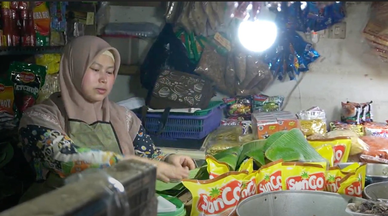 Begini Cara Pedagang Pasar Cari Cuan Dari Subsidi Minyak Goreng Curah (foto: MNC Media)