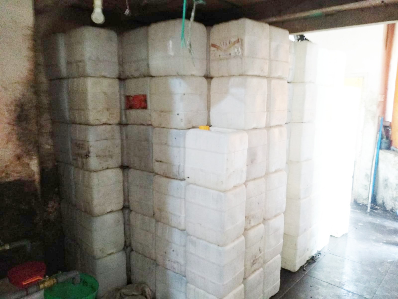 Pasokan Minyak Goreng Subsidi di Stop, Ratusan Perajin Kripik Tempe Merugi (FOTO: MNC Media)