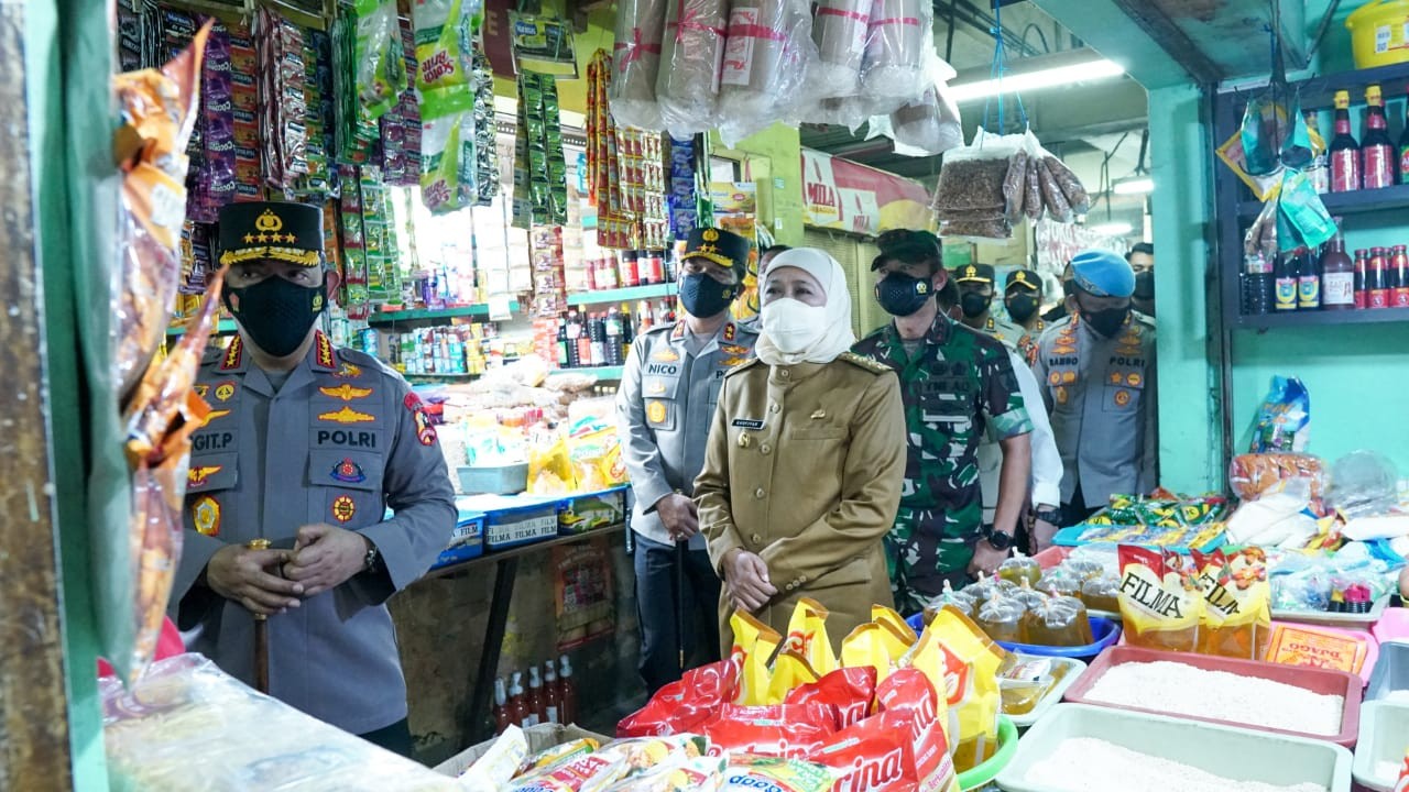 Gubernur Jawa Timur (Jatim) Khofifah Indar Parawansa meminta seluruh distributor minyak goreng di Jawa Timur berkomitmen komoditas mereka.