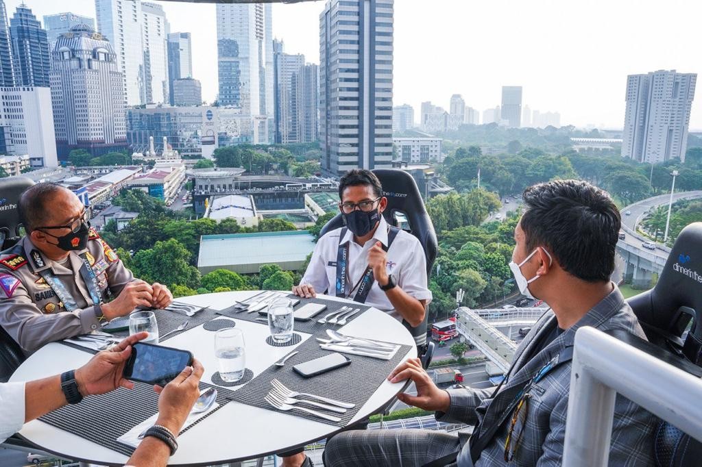 Jajal Lounge In The Sky di Jakarta, Sandiaga: Unik, Bisa Dihadirkan di Kota Lain (Dok.Ist)