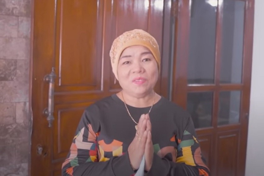 Bisnis Kue Bawang Ibunda Fuji Laris Manis, Sampai Kewalahan Penuhi Pesanan (FOTO: MNC Media)