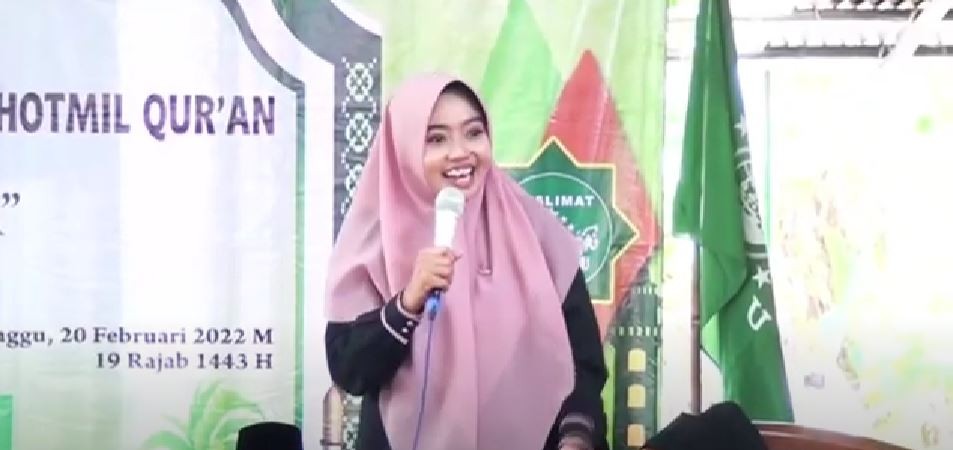 Intip Tarif Ceramah Ustadzah Mumpuni yang Sedang Naik Daun! (Foto: YouTube/Raden Aryo Production))