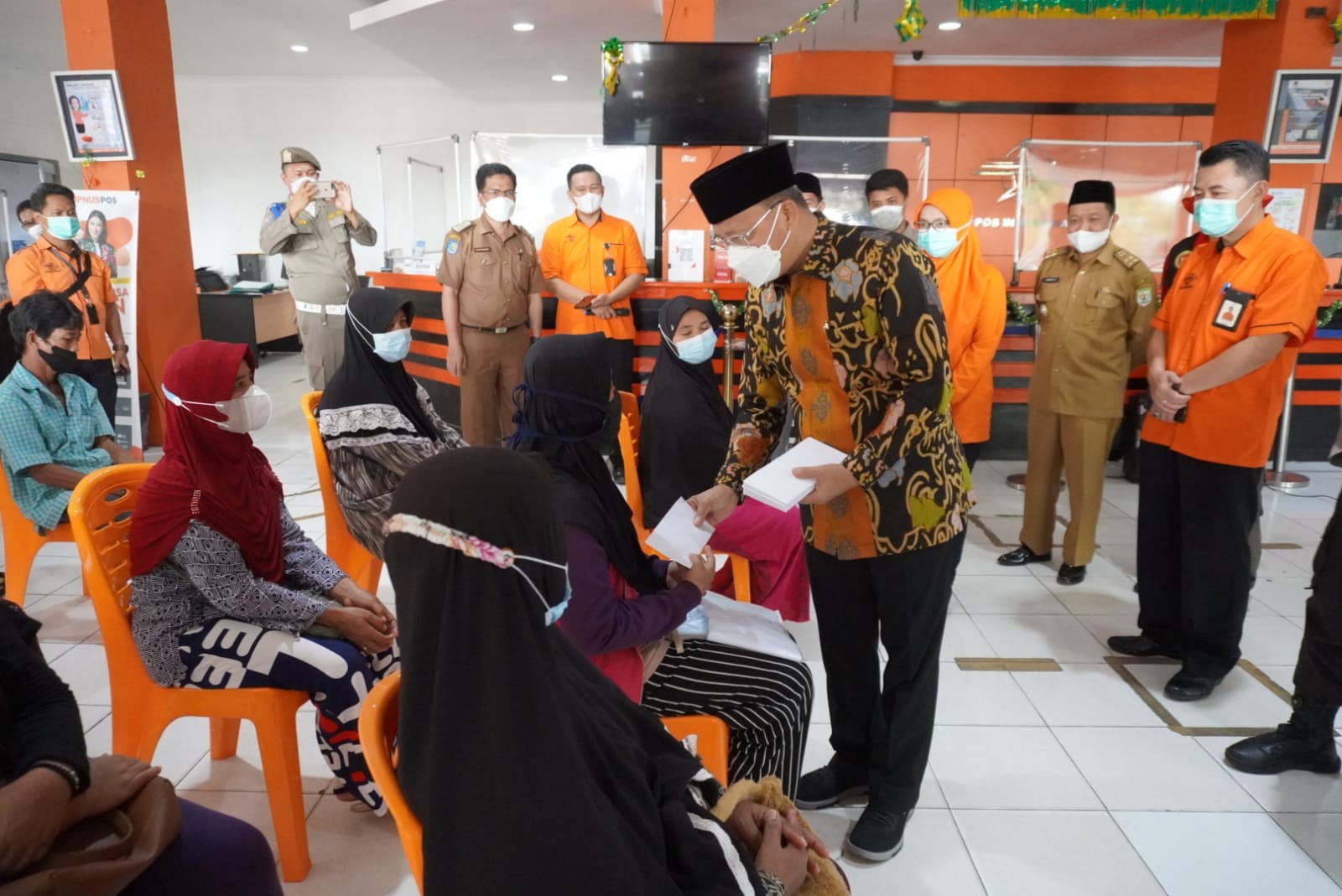 Salurkan 146.474 BLT, Pesan Gubernur Bengkulu: Jangan Beli Rokok! (FOTO: MNC Media)