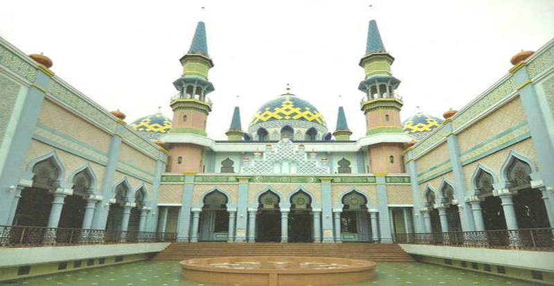 Ini Tujuh Rekomendasi Wisata Religi Masjid Termegah di Pulau Jawa. (Foto: MNC Media) 