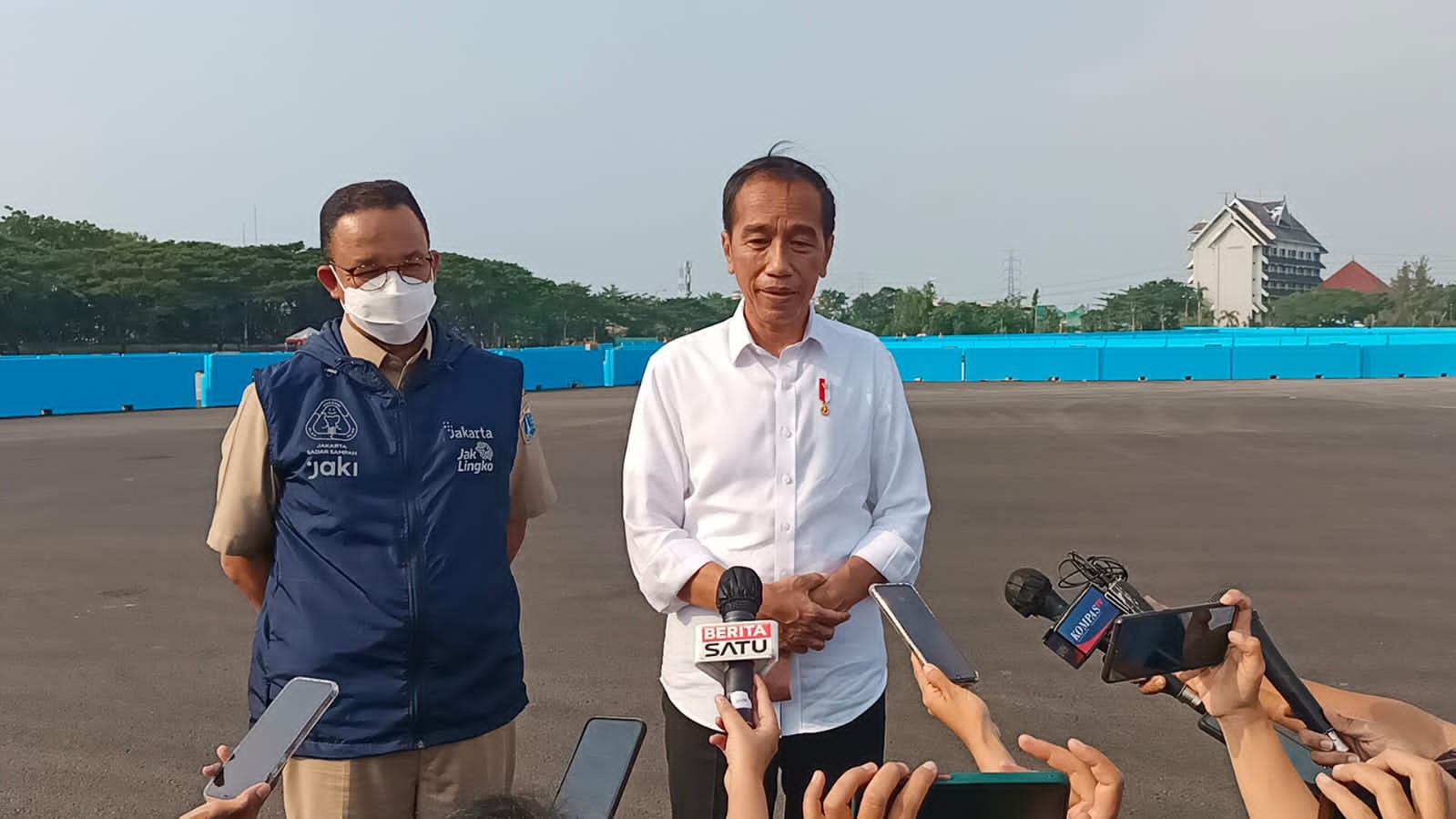 Ditemani Anies, Jokowi Tengok Langsung Sirkuit Formula E di Ancol. (Foto: MNC Media)