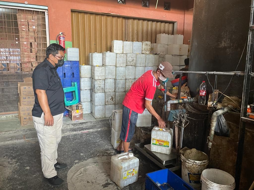 Polisi Imbau Pedagang Jangan Timbun Stok Minyak Goreng Jelang Lebaran. (Foto: MNC Media)