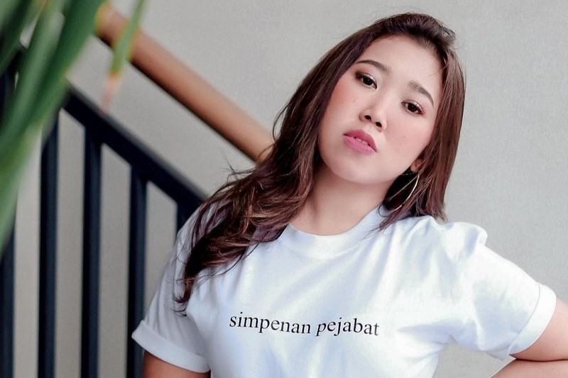 Komika Kiky Saputri dipuji publik usai membungkam mulut beberapa netizen yang diduga adalah fans Leslar (Lesti-Billar) dengan cara elegan.