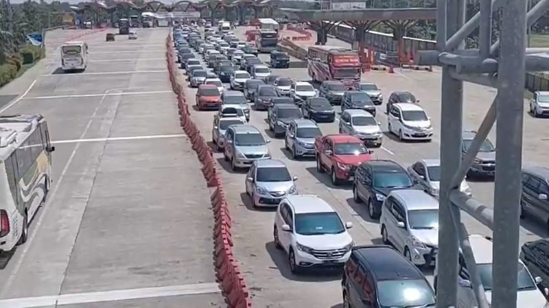 Ada Contraflow, Tol Cipali Macet hingga 23 Kilometer. (Foto: Toiskandar/MPI)