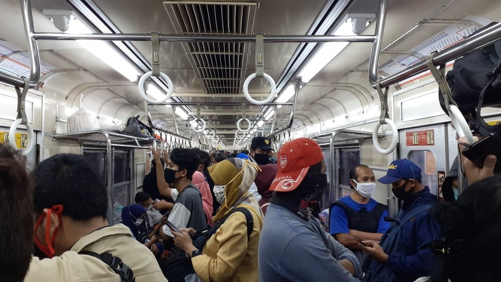 Penumpang KRL Siang Ini Tembus 319.675 Orang, Naik 5 Persen (FOTO: MNC Media)