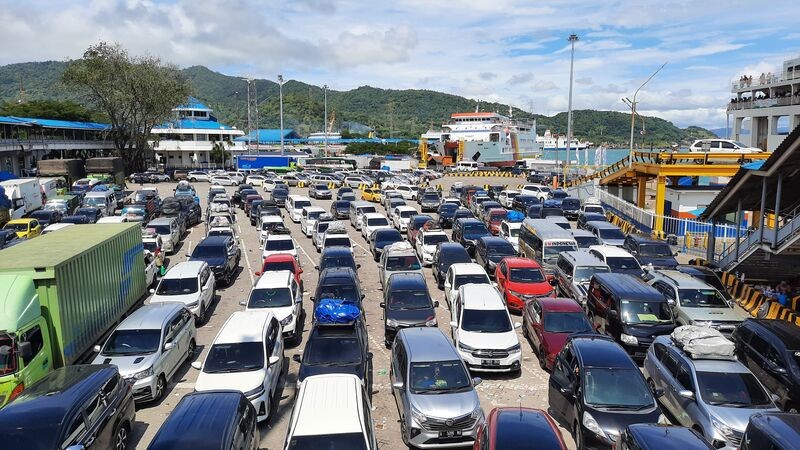 Antre Berjam-jam di Pelabuhan Merak, Petugas ASDP: Pemudik Pasti Kita Angkut Semua (Dok.MNC)