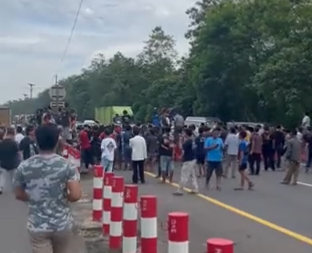 Protes Macet Parah Sejak Dini Hari, Warga Blokir Jalan Tol Cipularang (Dok.Twitter)