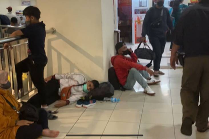 Imbas Bus Terjebak Buka Tutup Tol Cikampek, Pemudik Telantar di Terminal Pulo Gebang (Dok.MNC)