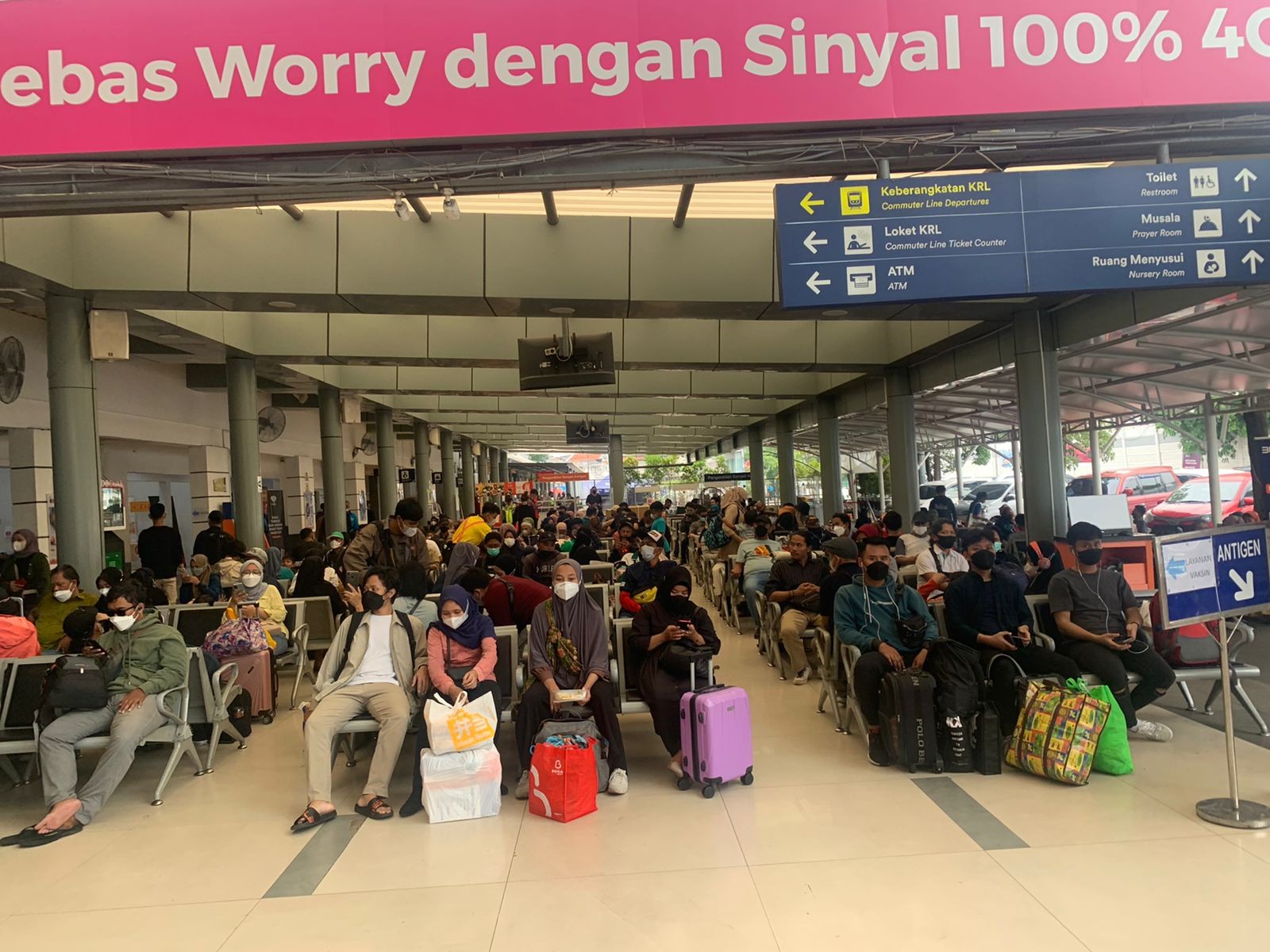 Besok Lebaran, Pemudik di Stasiun Pasar Senen Masih Membludak  (Dok.MNC)