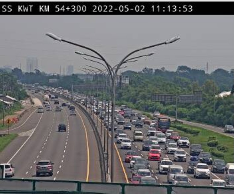 Hari Lebaran, Ruas Tol Japek Masih Terpantau Padat Sejak Pagi Hari (foto: MNC Media)