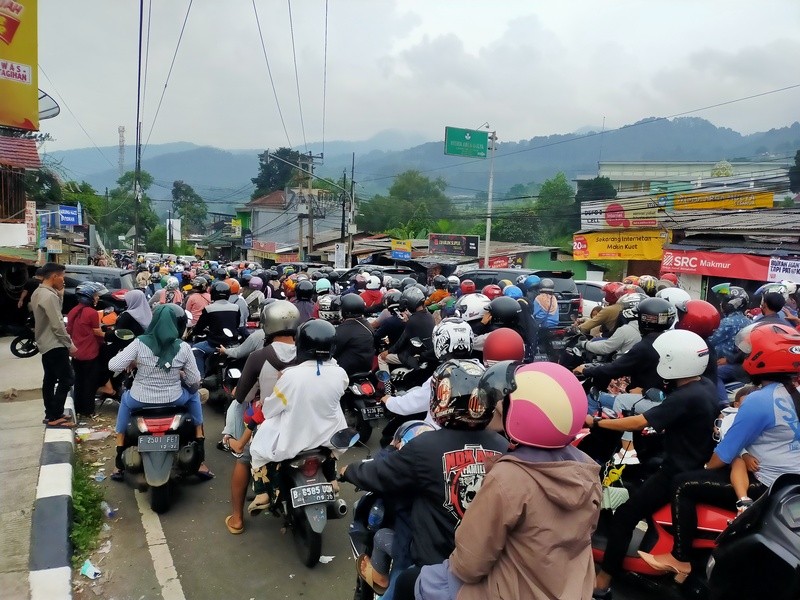 H+2 Lebaran, Kawasan Gunung Mas Puncak Macet Parah (Dok.MNC)