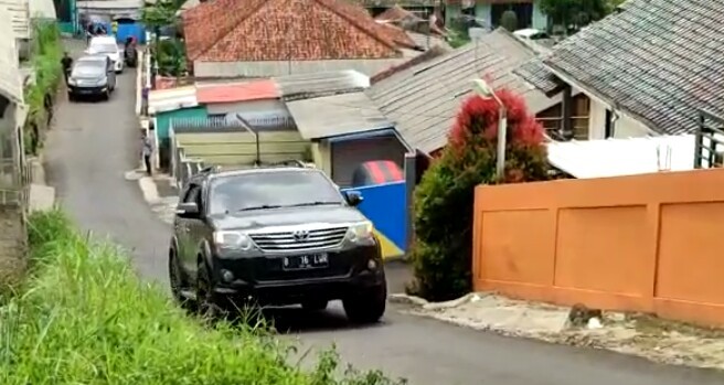 Ada Jalan Alternatif Lembang, Banyak Mobil 