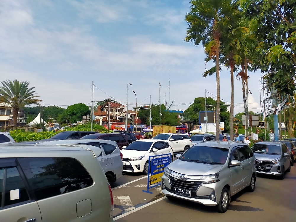 Akhir Pekan, Polisi Terapkan Dua Babak Sistem One Way ke Puncak