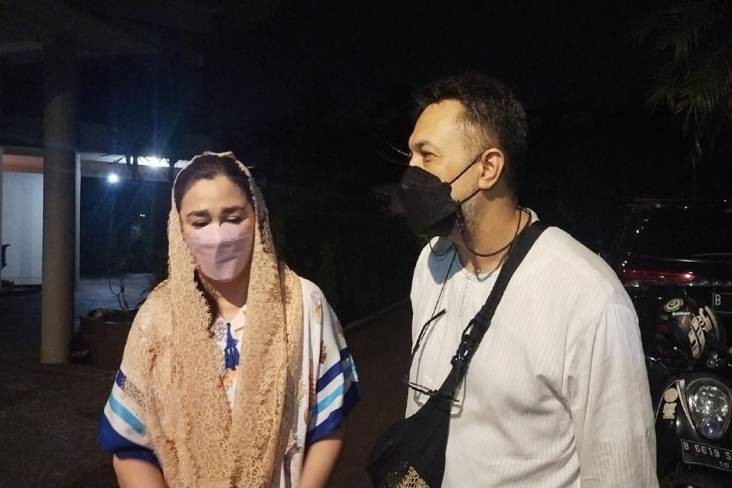 Nia Zulkarnaen, putri kandung almarhum Mieke Wijaya, mengungkapkan keinginan terakhir mendiang ibunya.