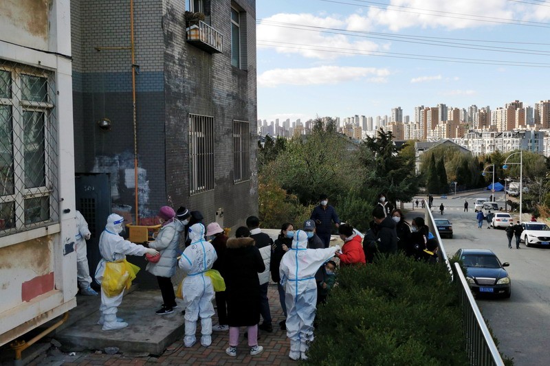 Shanghai memperpanjang masa persyaratan persyaratan tes mingguan Covid-19 dan pengujian gratis hingga akhir September.