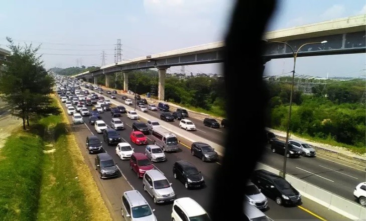 Catat! One Way Arah Jakarta Berlaku Mulai Pukul 11.00 Wib. (Foto: MNC Media)
