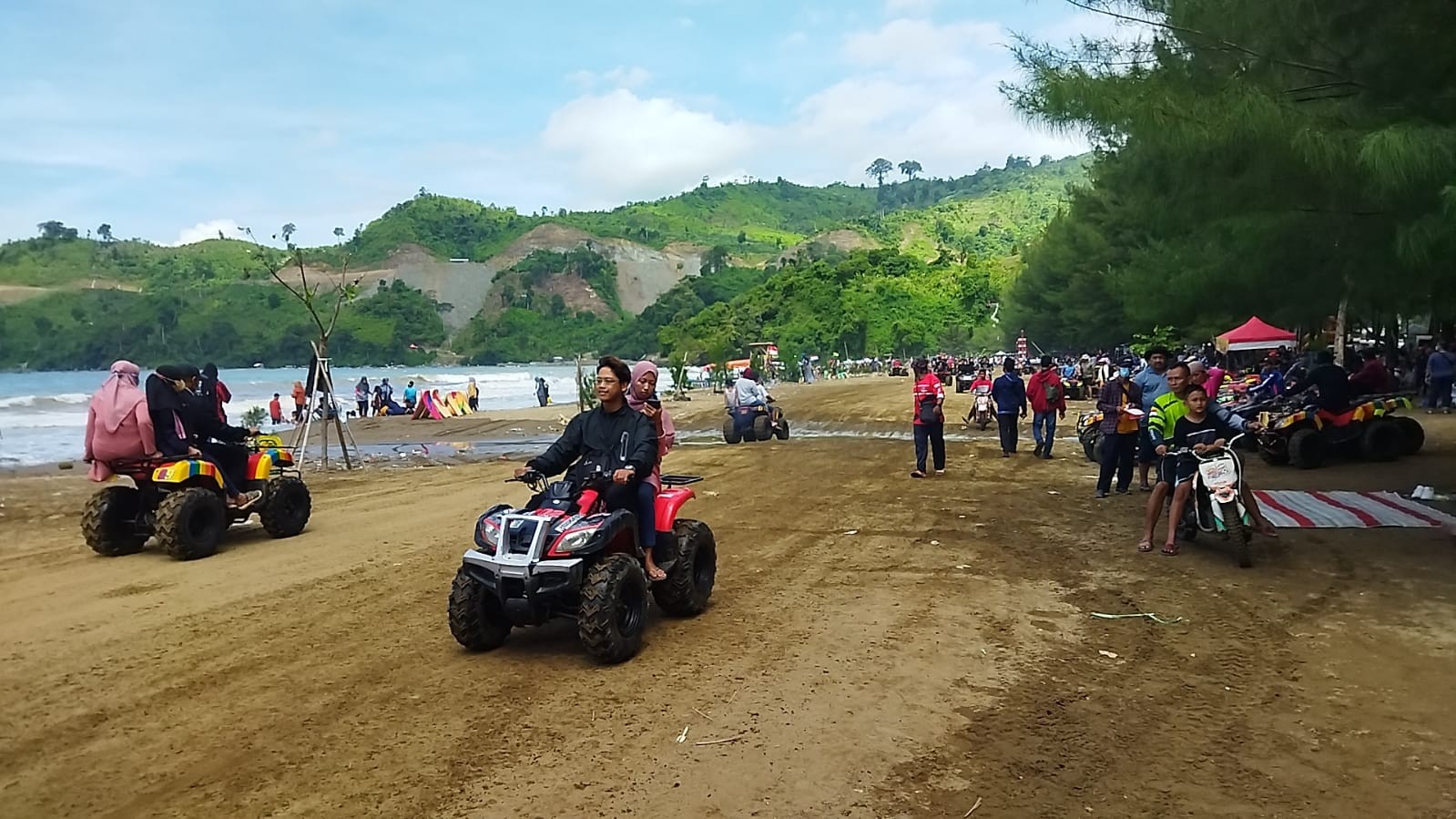 Sambut Antusiasme Mudik Lebaran, Pelaku Wisata di Pantai Gemah Raup Cuan Jutaan. (Foto: MNC Media)