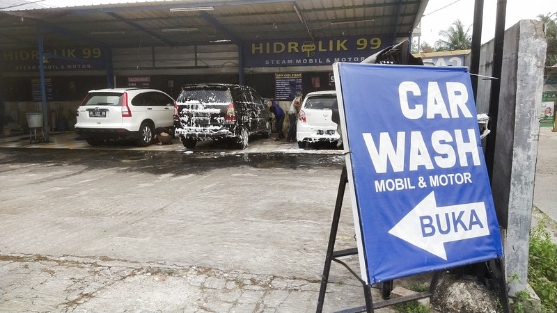 Pemudik Sudah Balik, Jasa Steam Mobil di Depok Ikut Ketiban Cuan. (Foto: MNC Media)