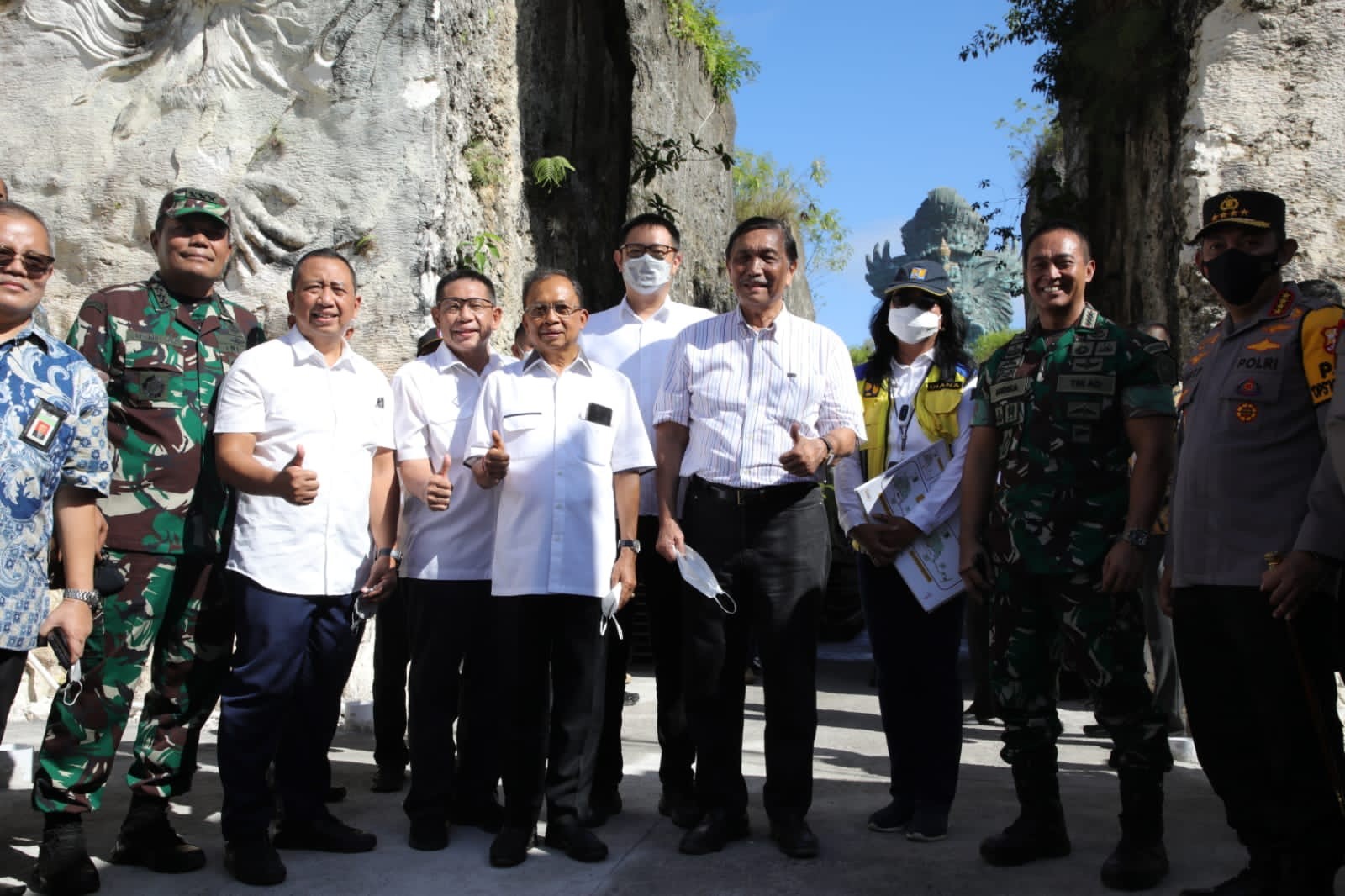 Menko Luhut melakukan kunjungan lapangan terkait persiapan pelaksanaan KTT G20 ke kawasan Mangrove Tahura dan Garuda Wisnu Kencana pada, Jumat (6/5/2022).