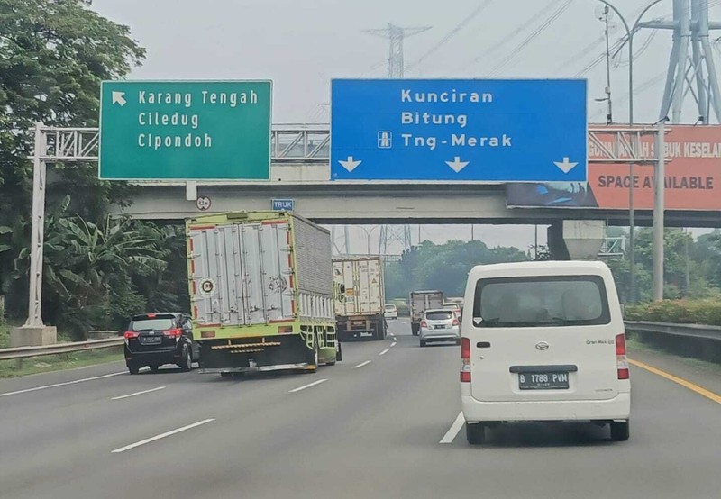 Pasca Puncak Arus Balik, Kontainer Mulai Penuhi Tol Jakarta-Tangerang (foto: MNC Media)