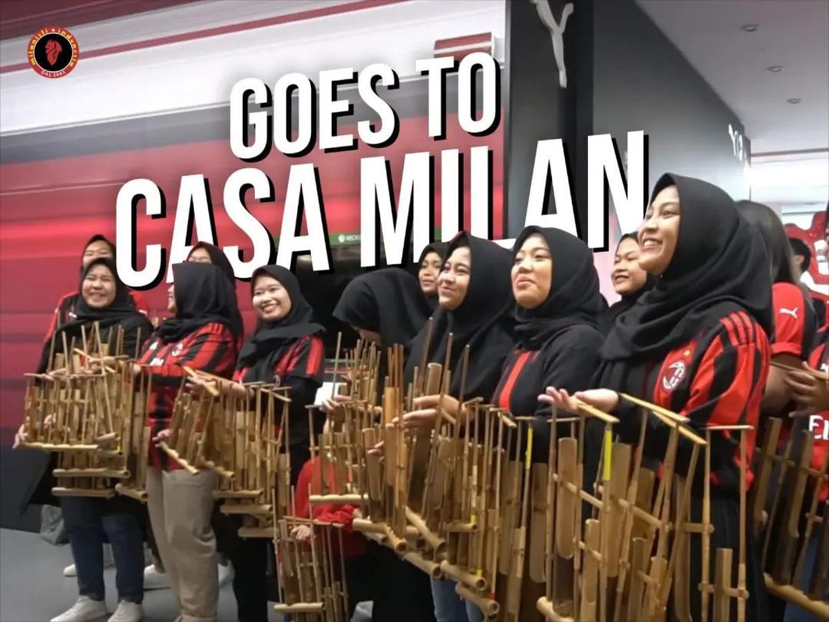 Ketika Alunan Musik Angklung Membahana di Markas AC Milan. (Foto: Instagram/Angklung Indonesia)
