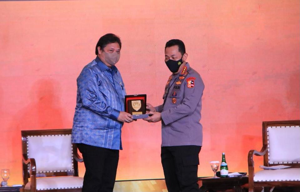 Menko Airlangga menyampaikan terima kasih kepada jajaran Polri atas kerja samanya dengan pemerintah menangani pandemi Covid-19.